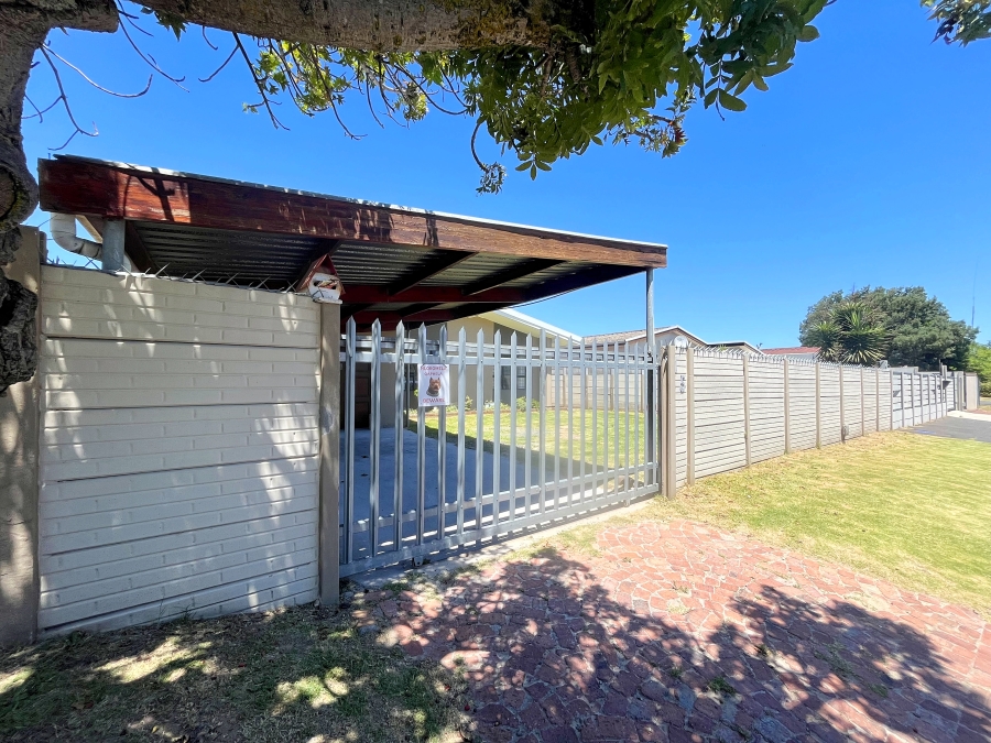 To Let 3 Bedroom Property for Rent in Windsor Park Estate Western Cape